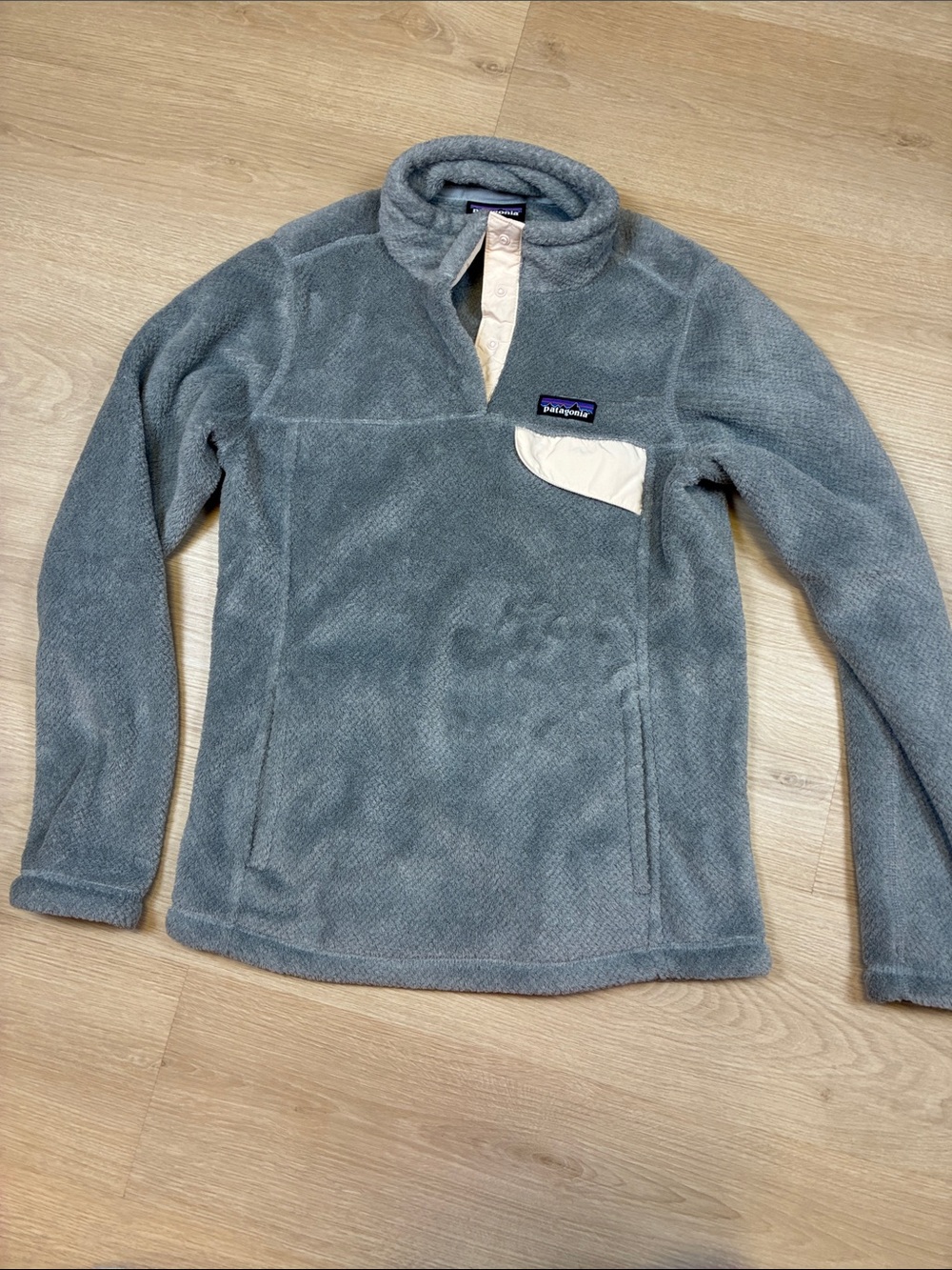 Patagonia Gray Fleece Pullover with Cream Chest Accent